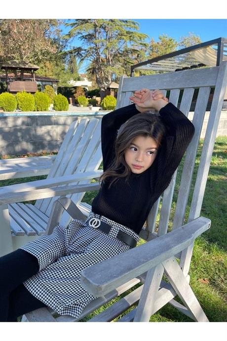 Kız Çocuk Triko Kazak Kazayağı Model Şort Kemer Siyah Çorap 4'lü Takım