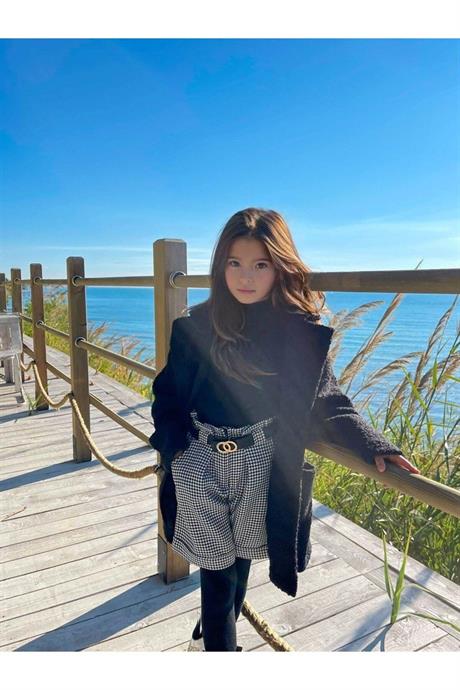 Kız Çocuk Triko Kazak Kazayağı Model Şort Kemer Siyah Çorap 4'lü Takım Siyah 8 Yaş