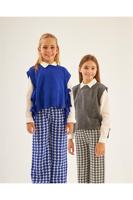 Kız Çocuk Triko Süveter Beyaz Gömlek Kazayağı Model Pantolon 3'lü Takım Gri 4 Yaş