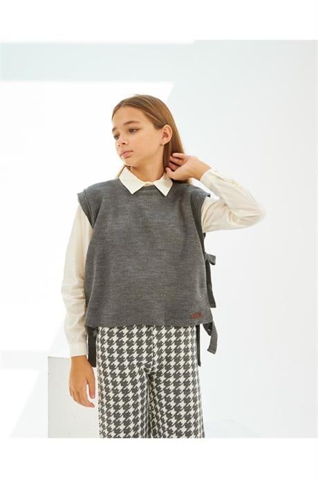 Kız Çocuk Triko Süveter Beyaz Gömlek Kazayağı Model Pantolon 3'lü Takım Gri 8 Yaş