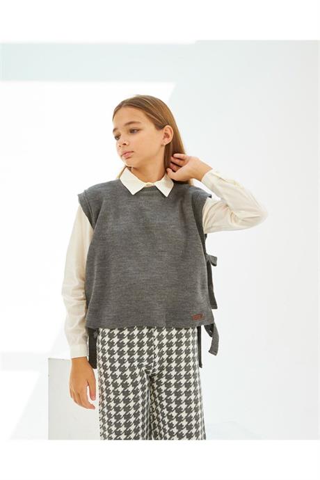 Kız Çocuk Triko Süveter Beyaz Gömlek Kazayağı Model Pantolon 3'lü Takım Gri 10 Yaş