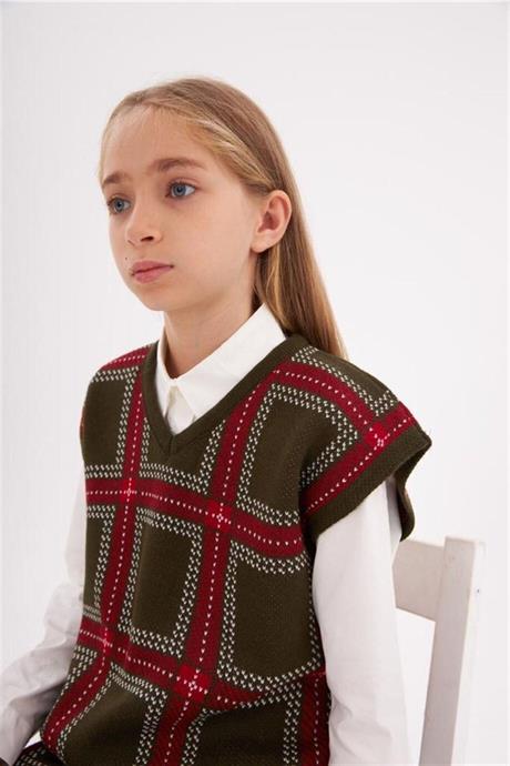 Kız Çocuk V Yaka Triko Süveter Beyaz Gömlek Kareli Pantolon 3'lü Takım Kırmızı 4 Yaş