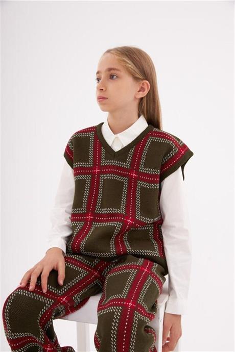 Kız Çocuk V Yaka Triko Süveter Beyaz Gömlek Kareli Pantolon 3'lü Takım Kırmızı 4 Yaş