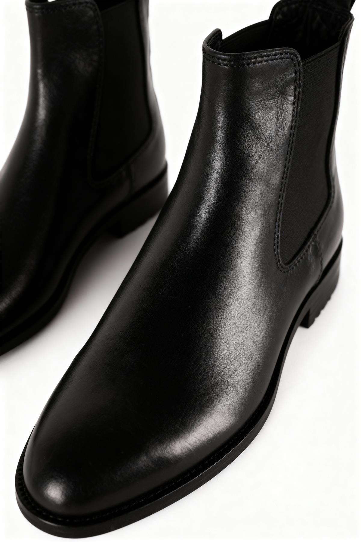 KLASİK DERİ SİYAH BOT