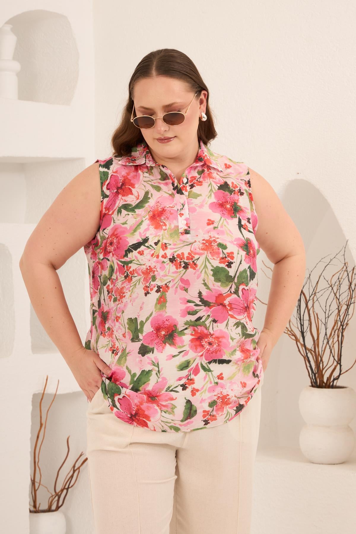 Kolsuz Çiçek Desenli Büyük Beden Bluz Pembe