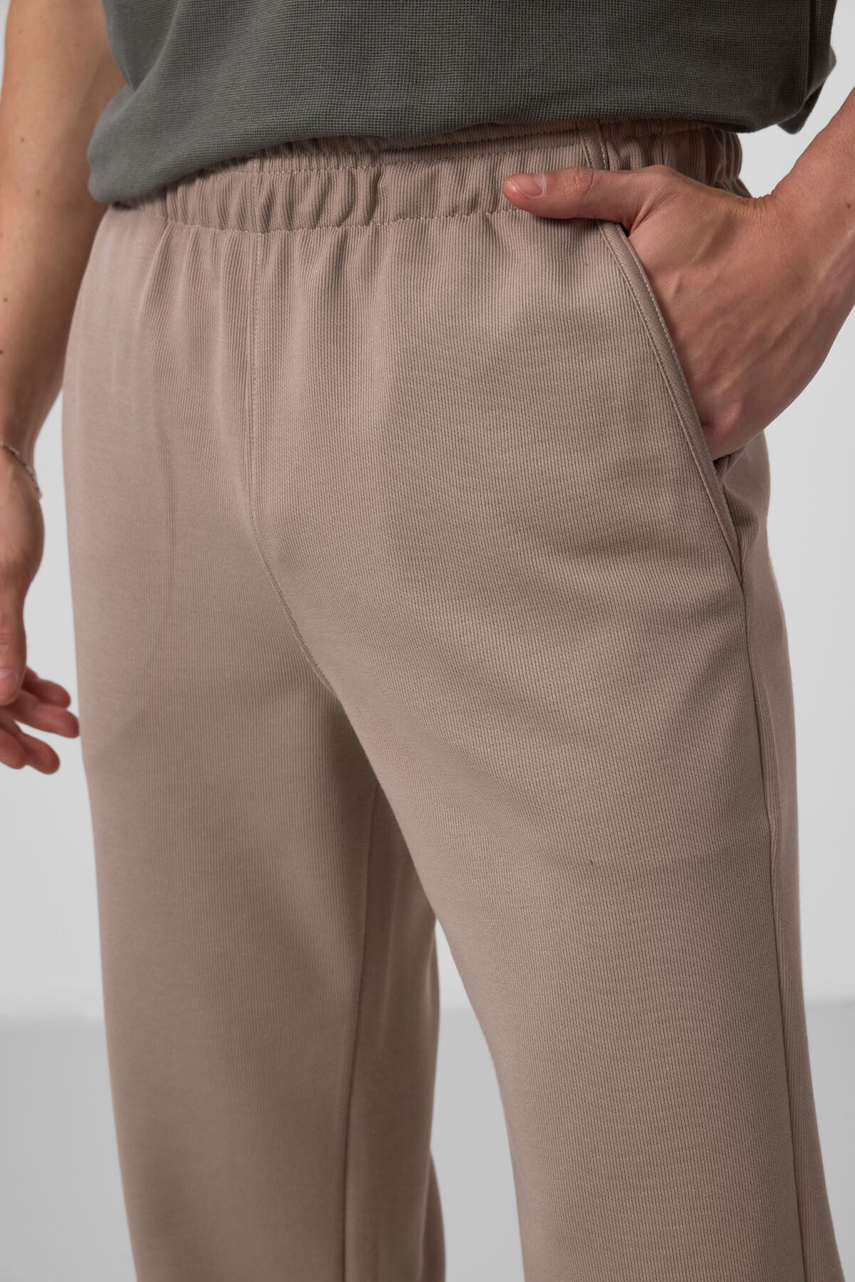 Koyu Bej Yüzeyi Dokulu Rahat Form Palazzo Erkek Pantolon - 82164