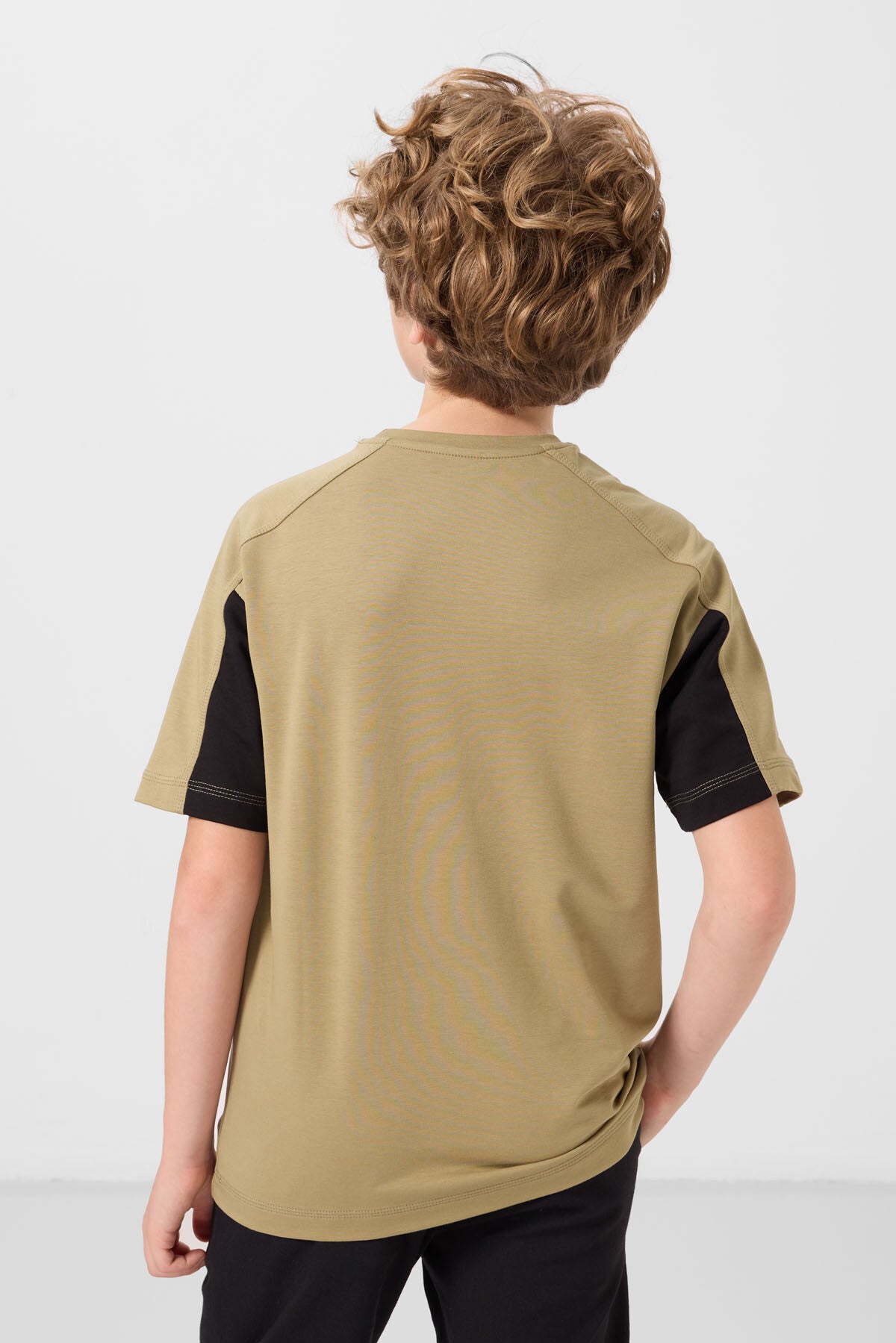 Koyu Bej Pamuklu Yumuşak Dokulu Oversize Fit Nakışlı Erkek Çocuk T-Shirt - 11290