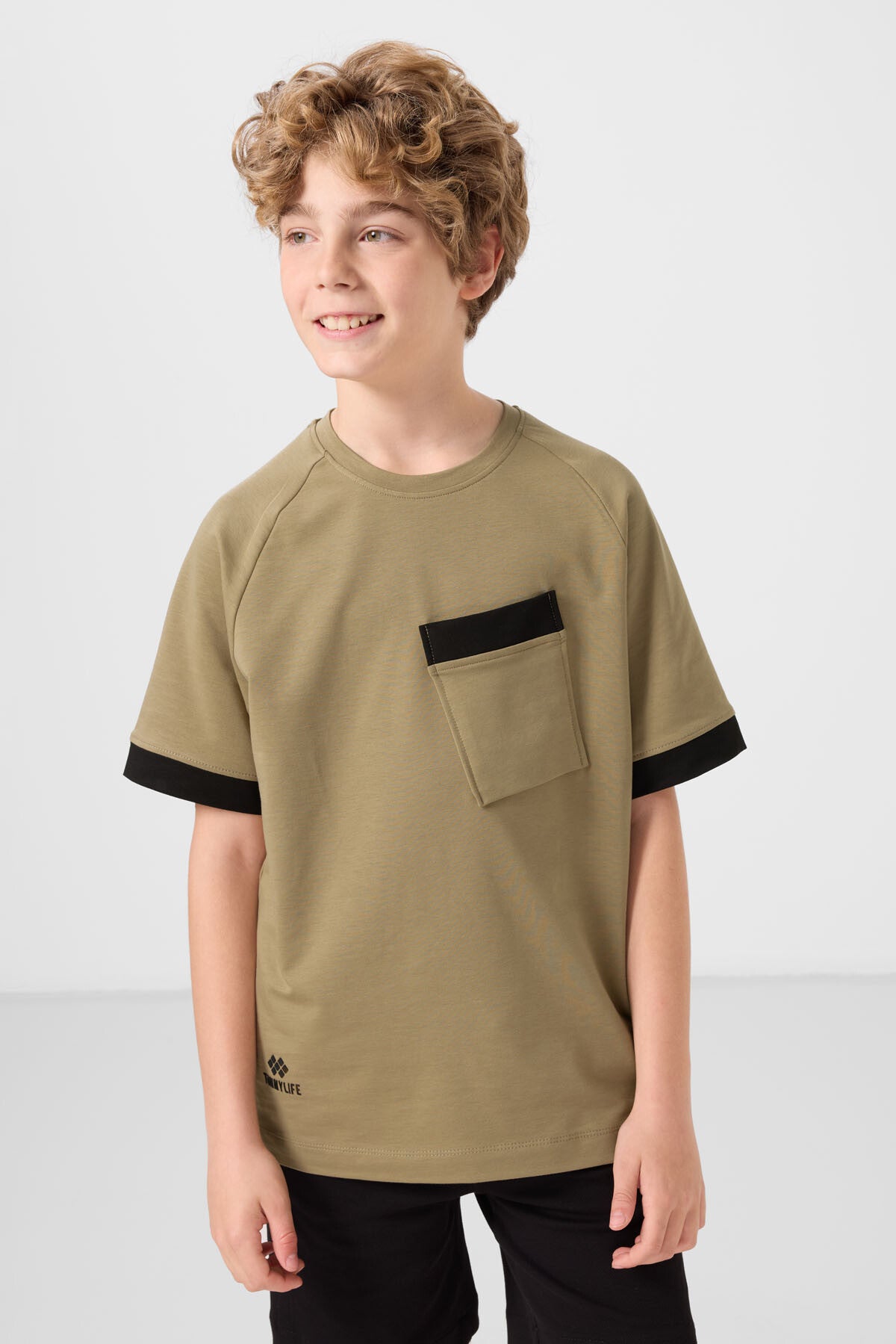 Koyu Bej Pamuklu Yumuşak Dokulu Oversize Cep Detaylı Erkek Çocuk T-Shirt - 11295