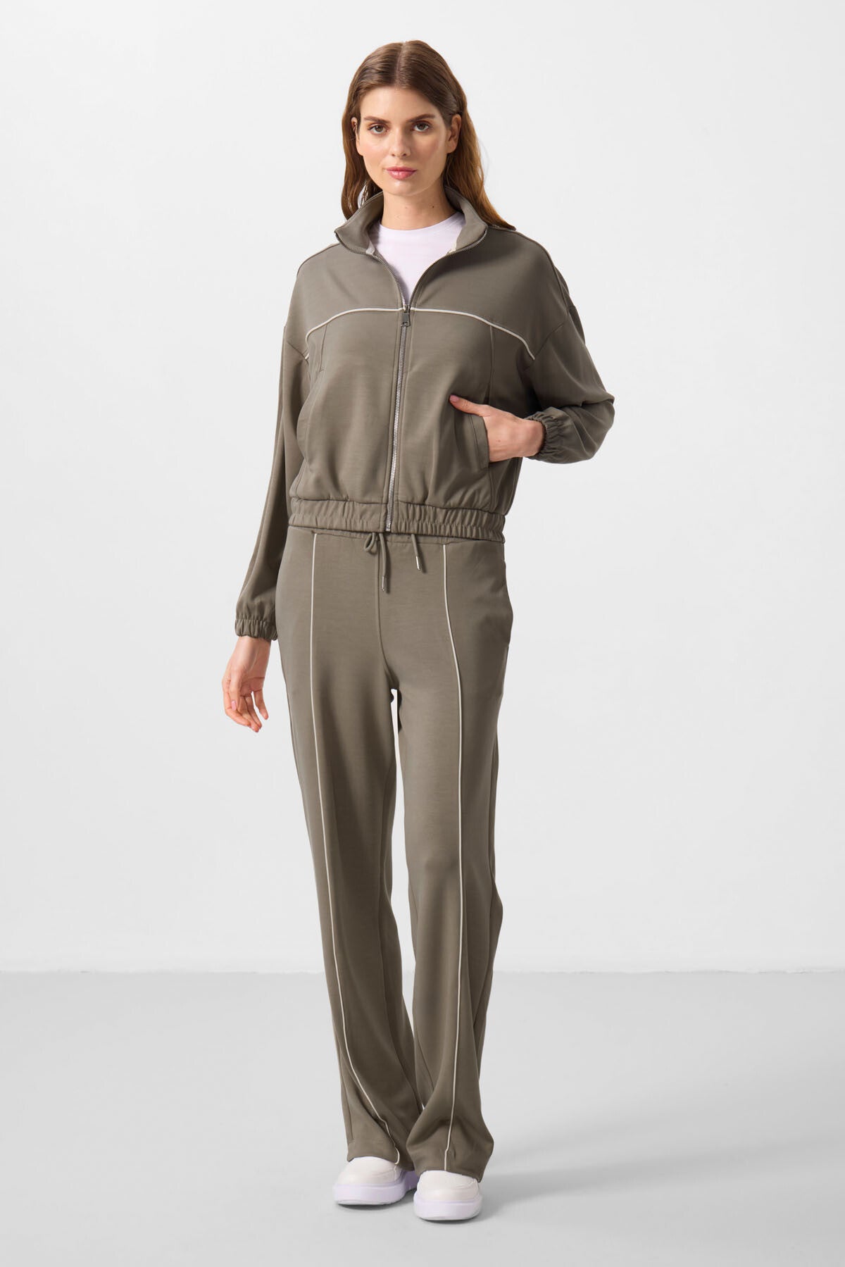 Koyu Bej Yumuşak Dokulu Dik Yaka Oversize Lastikli Kadın Eşofman Takım - 95349