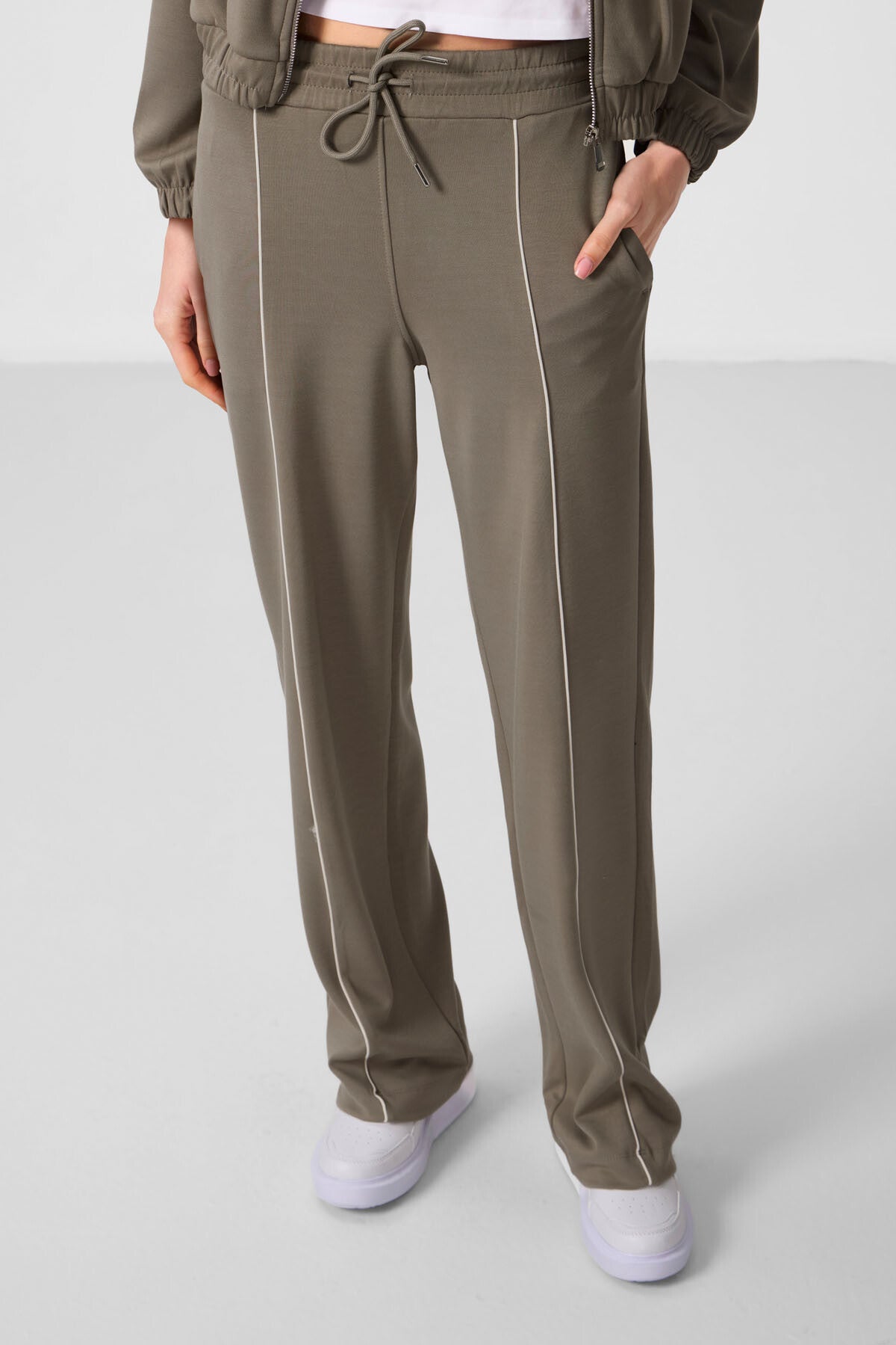 Koyu Bej Yumuşak Dokulu Dik Yaka Oversize Lastikli Kadın Eşofman Takım - 95349