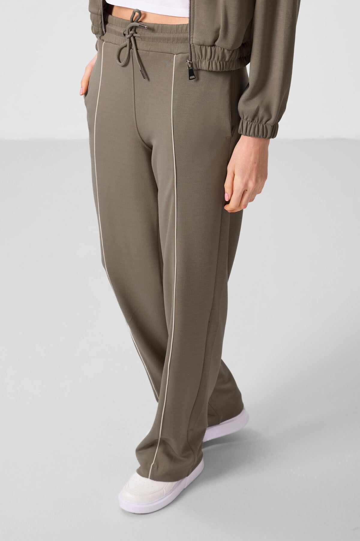 Koyu Bej Yumuşak Dokulu Dik Yaka Oversize Lastikli Kadın Eşofman Takım - 95349