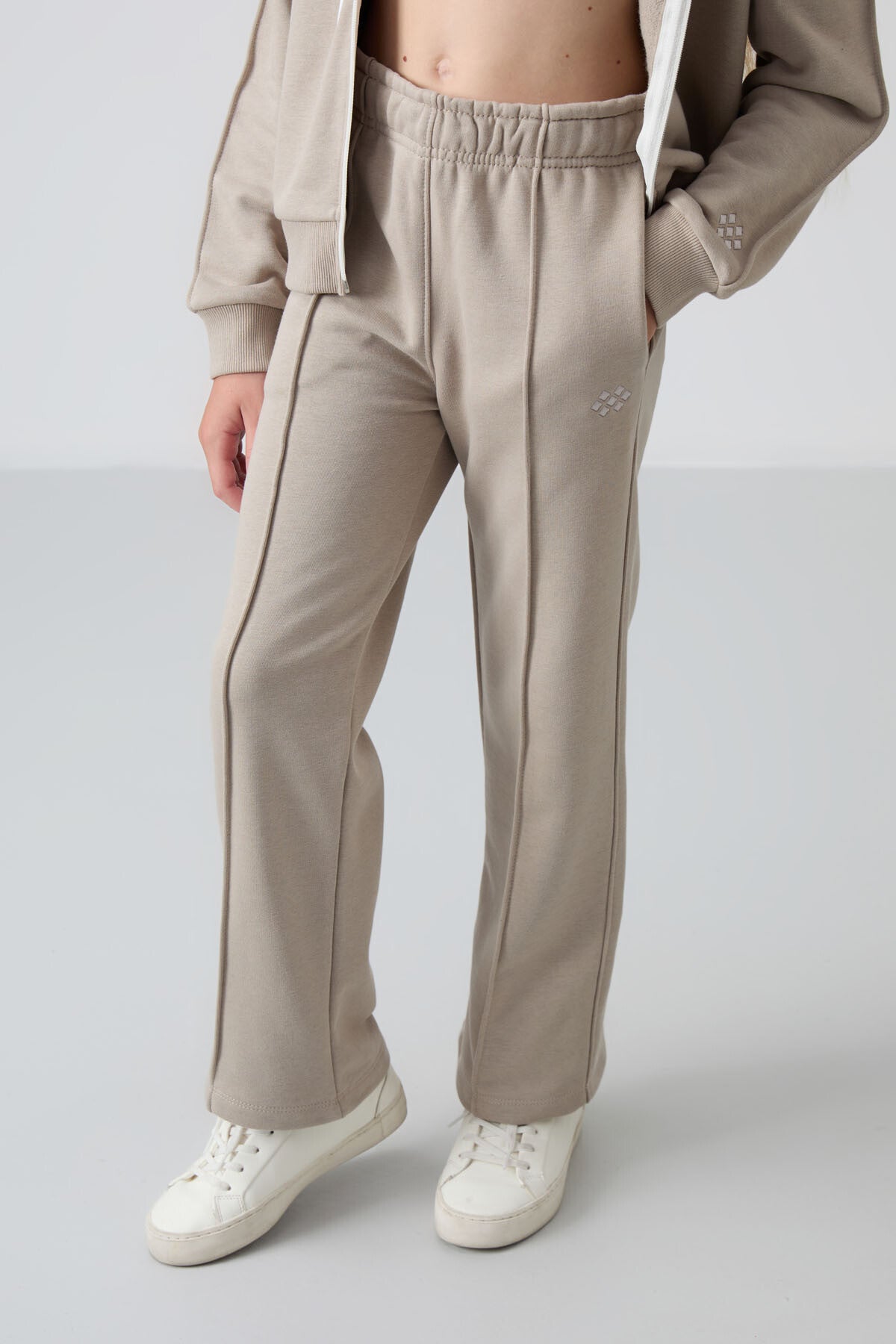 Koyu Bej Pamuklu İçi Tüylü Yumuşak Dokulu Standart Fit Nakışlı Kız Çocuk Eşofman Takım - 75161