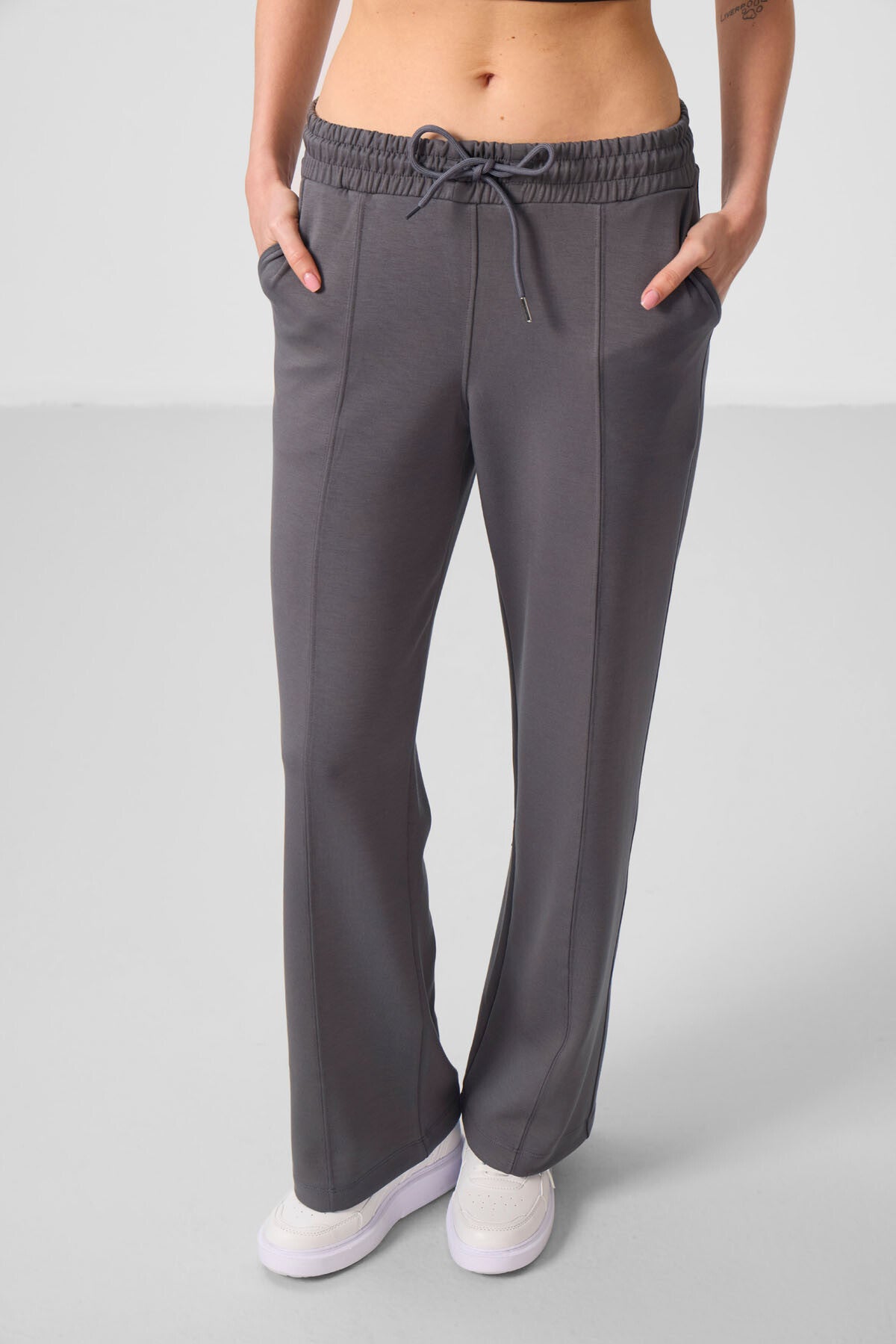 Koyu Gri Yumuşak Dokulu Cepli Ön Dikiş Detaylı Kadın Palazzo Pantolon - 94670