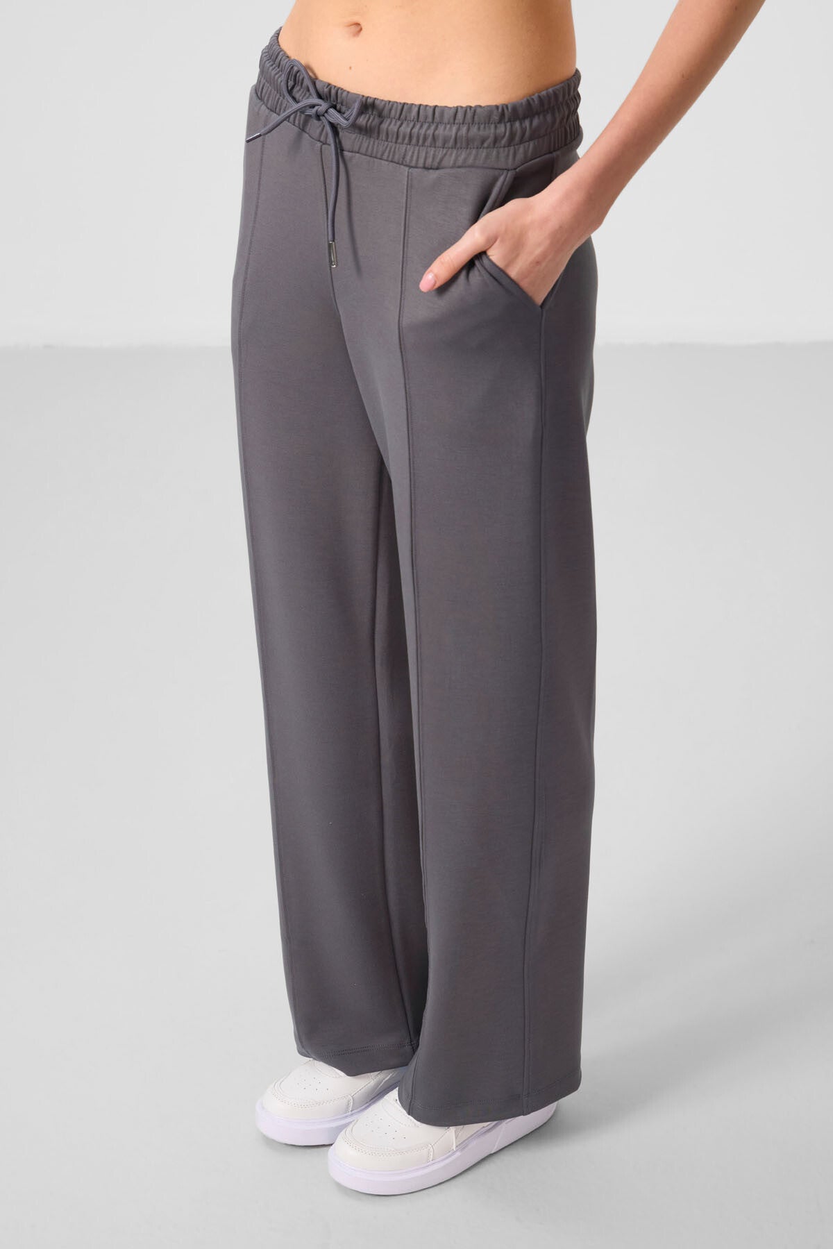 Koyu Gri Yumuşak Dokulu Cepli Ön Dikiş Detaylı Kadın Palazzo Pantolon - 94670