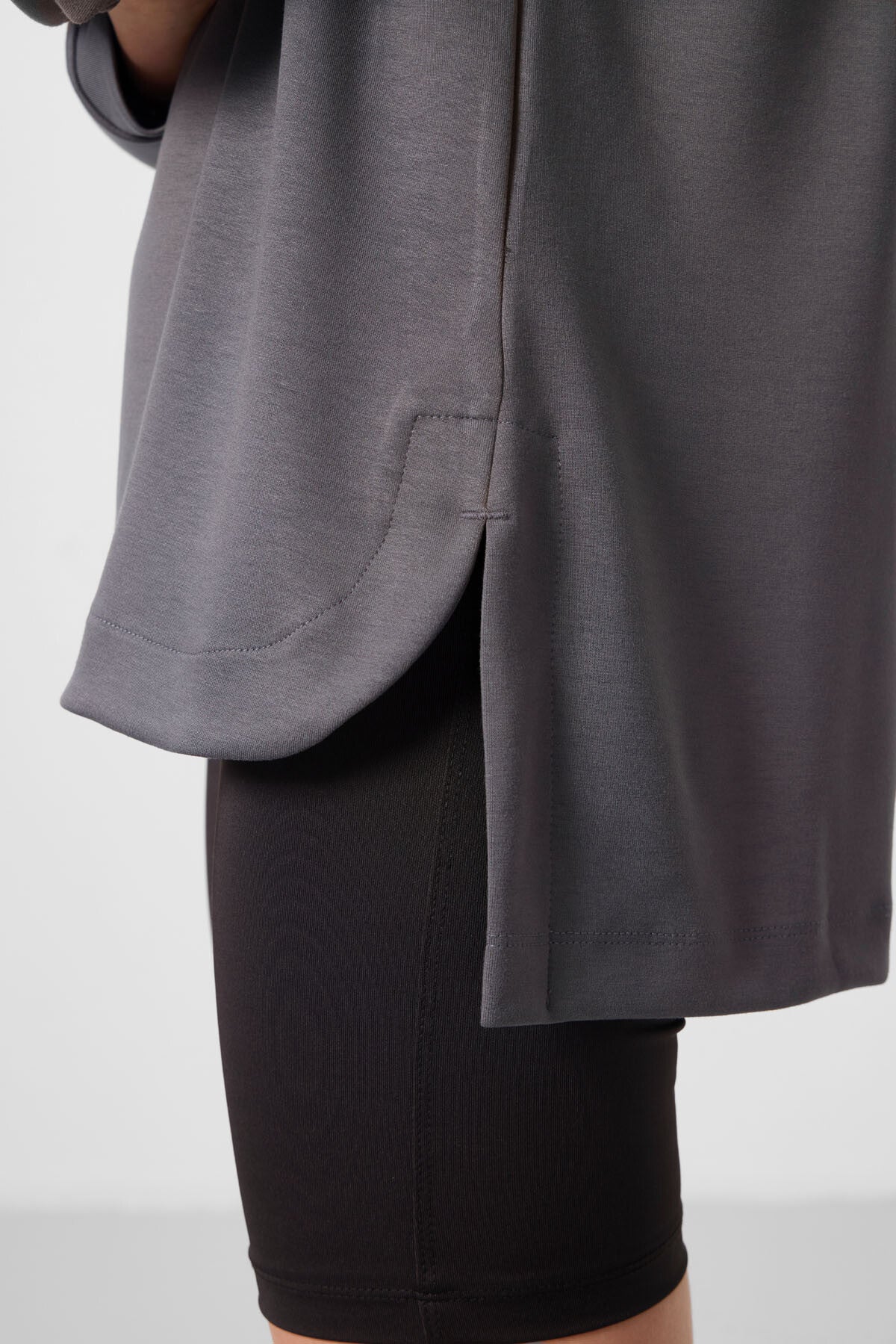 Koyu Gri Yumuşak Dokulu O Yaka Rahat Form Kadın Tunik Sweatshirt - 97305