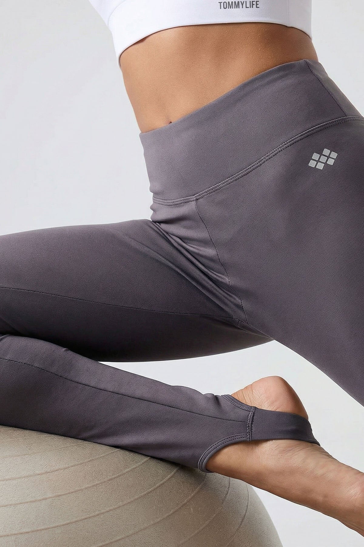 Koyu Gri Standart Fit Esnek Spor Performans Kadın Topuklu Tayt - 94685