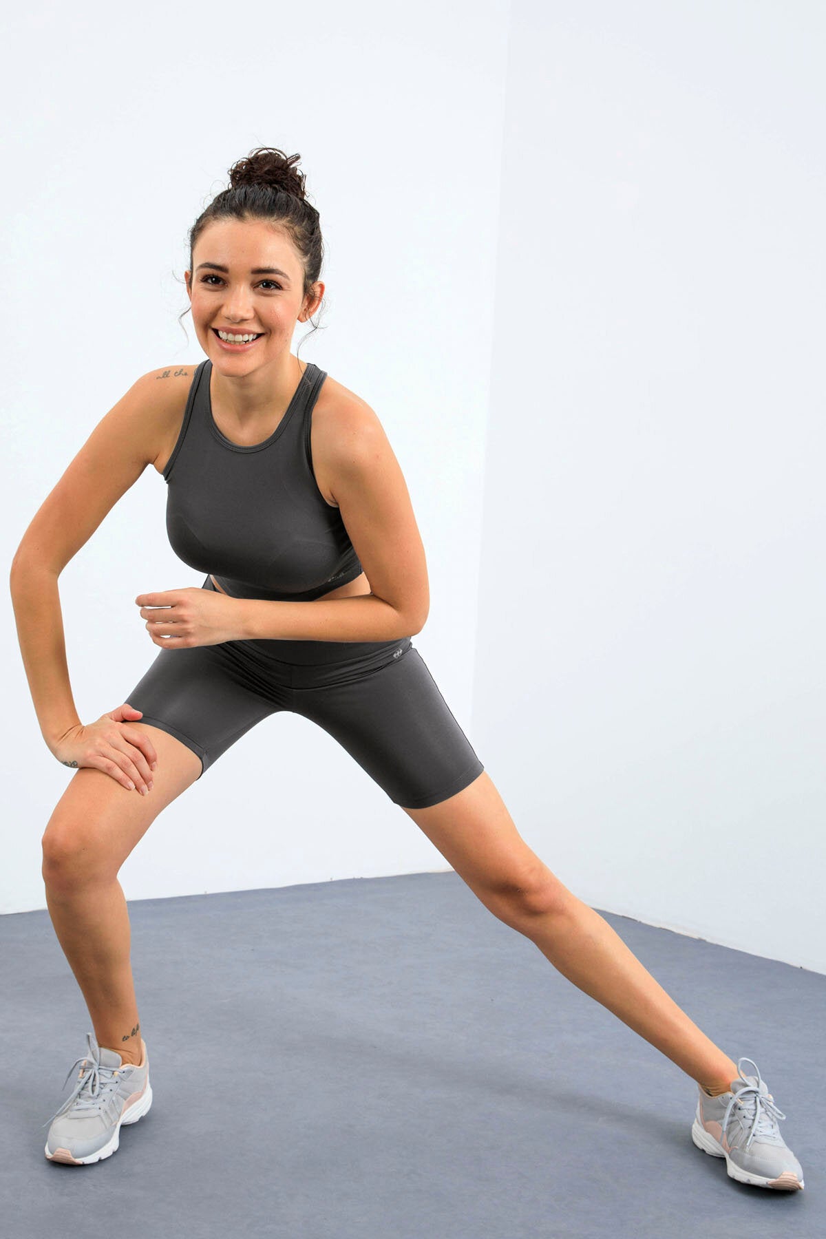 Koyu Gri Yüksek Bel Toparlayıcı Dar Kalıp Crop Biker Kadın Tayt Takım - 95302