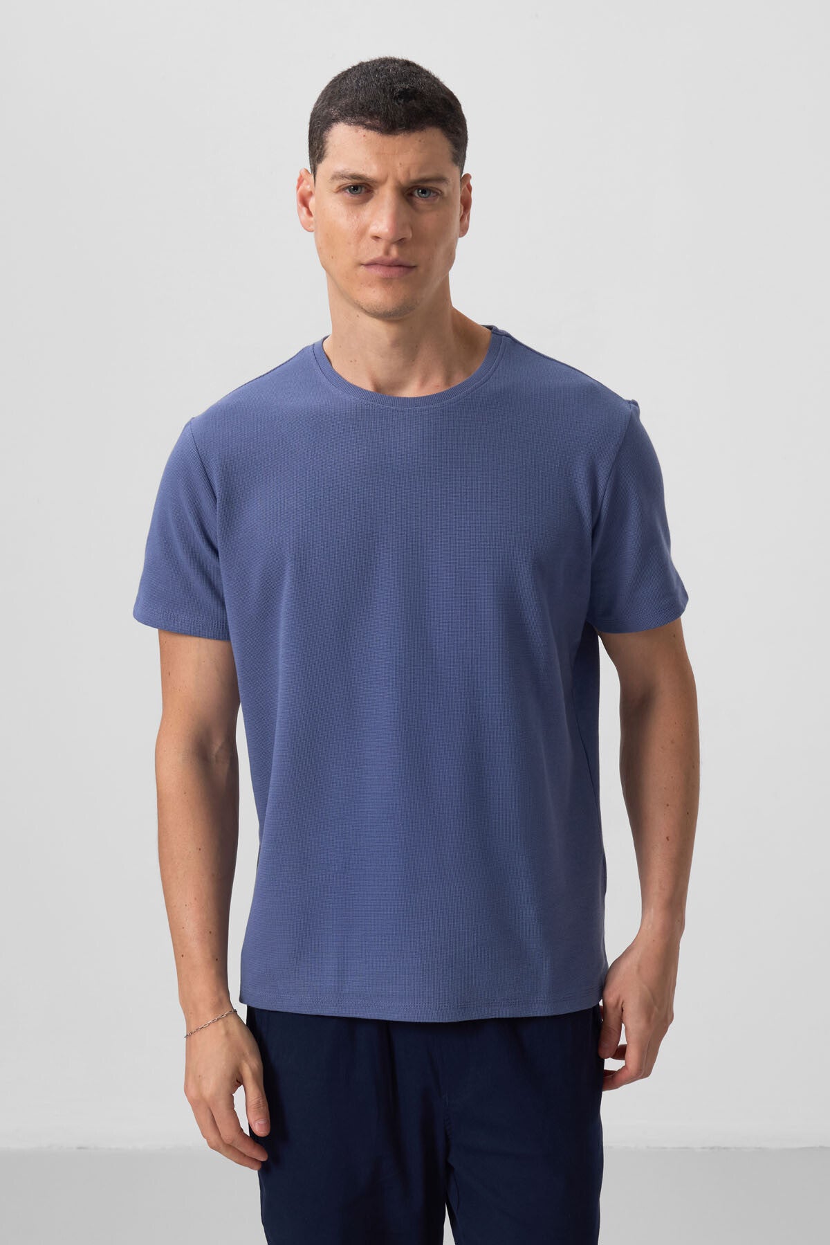 Koyu Mavi Yüzeyi Dokulu Rahat Form Basic Erkek T-Shirt - 88436