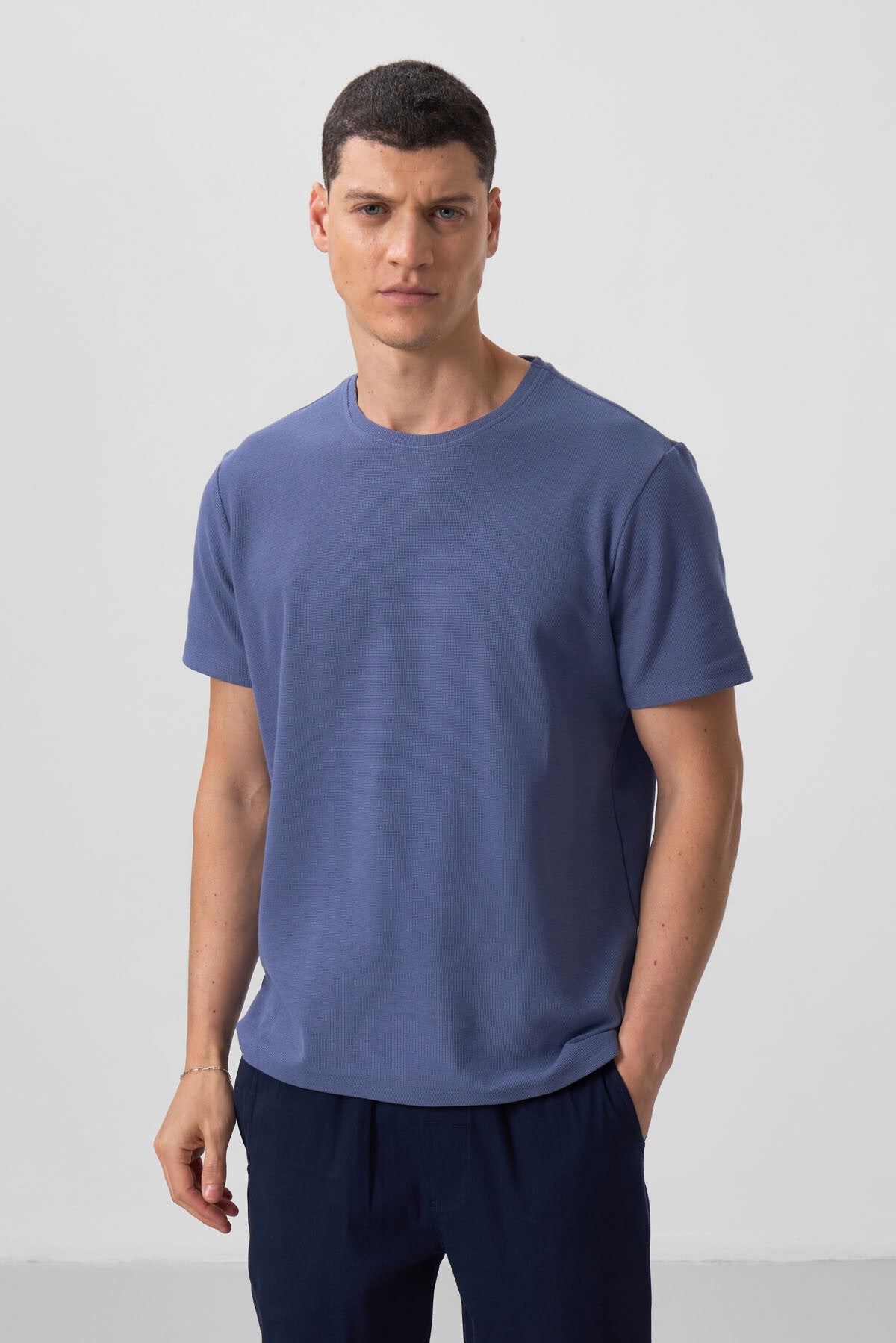 Koyu Mavi Yüzeyi Dokulu Rahat Form Basic Erkek T-Shirt - 88436