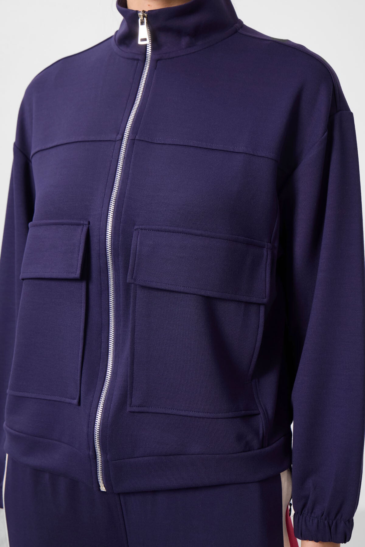 Koyu Mor Yumuşak Dokulu Dik Yaka Oversize Kargo Cepli Kadın Crop Top Sweatshirt - 97301