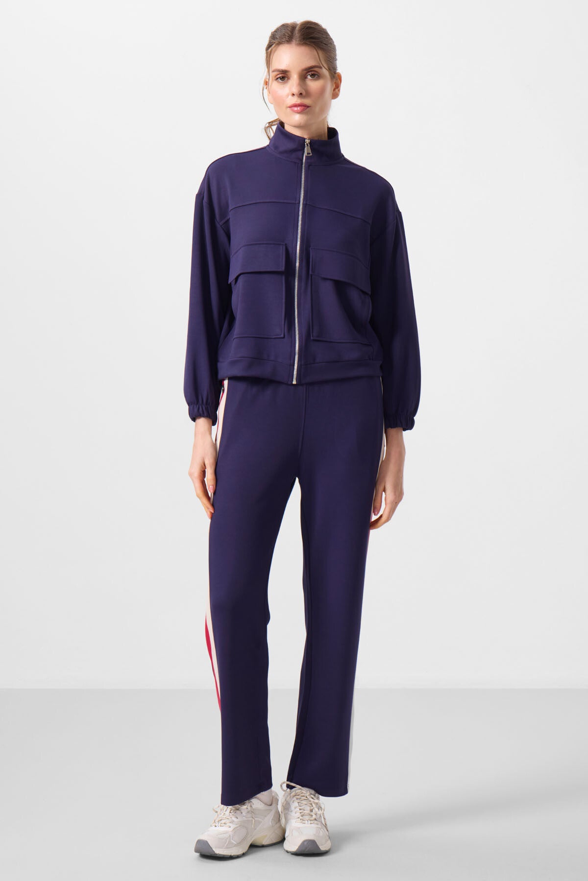 Koyu Mor Yumuşak Dokulu Dik Yaka Oversize Kargo Cepli Kadın Crop Top Sweatshirt - 97301