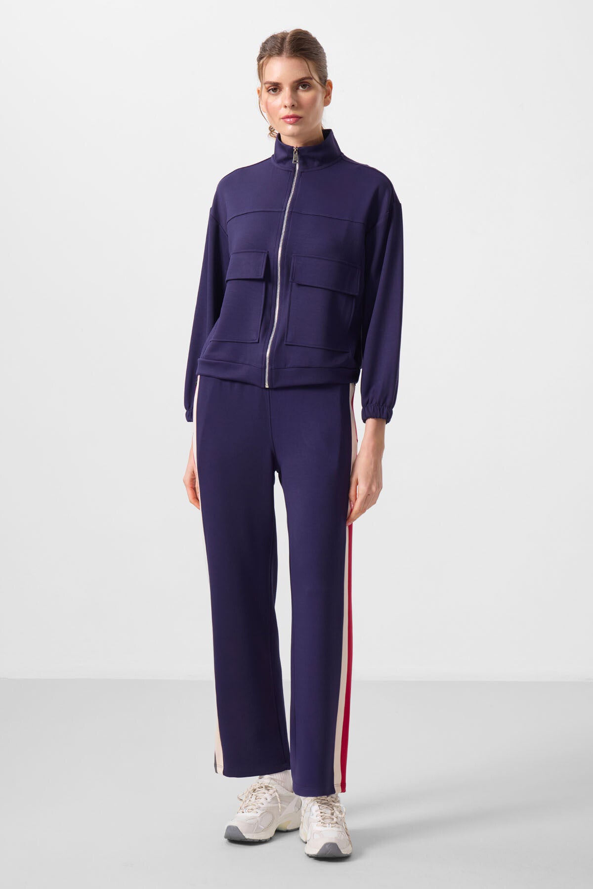 Koyu Mor Yumuşak Dokulu Dik Yaka Oversize Kargo Cepli Kadın Crop Top Sweatshirt - 97301