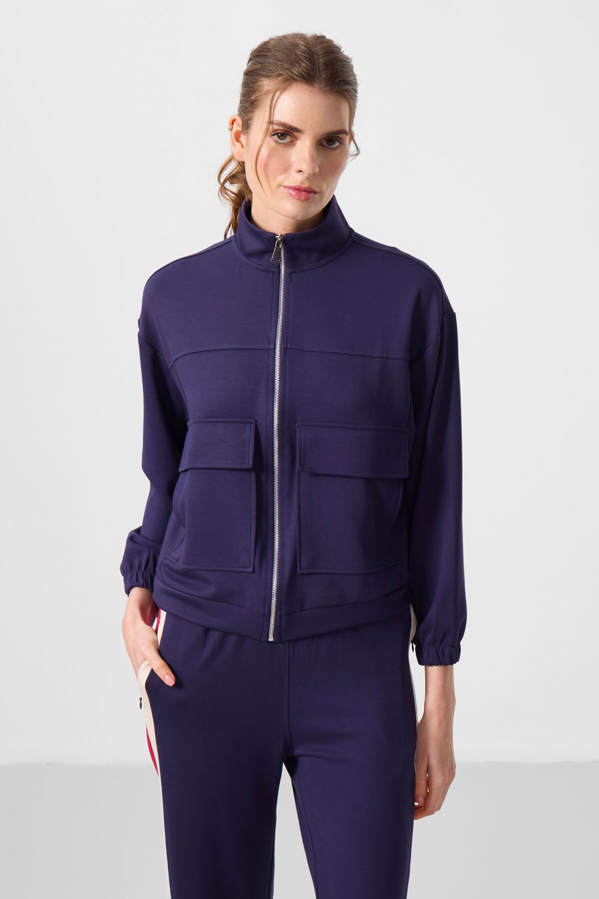 Koyu Mor Yumuşak Dokulu Dik Yaka Oversize Kargo Cepli Kadın Crop Top Sweatshirt - 97301