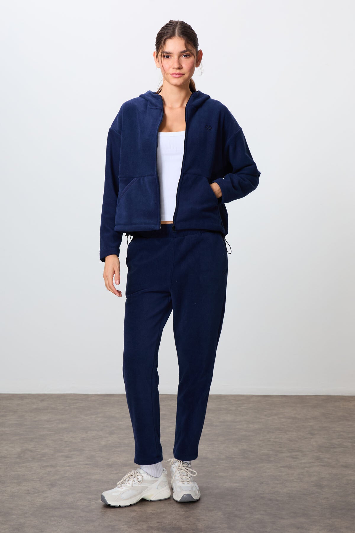 Lacivert Kalın Yumuşak Dokulu Kapüşonlu Oversize Nakışlı Polar Kadın Eşofman Takım -95338