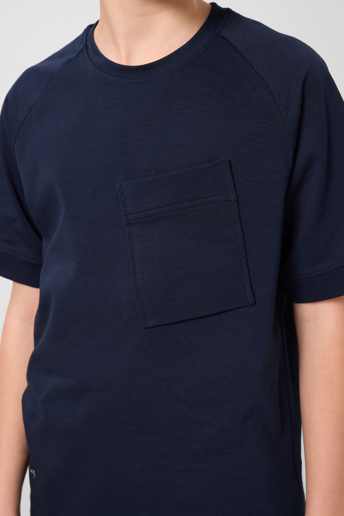 Lacivert Pamuklu Yumuşak Dokulu Oversize Cep Detaylı Erkek Çocuk T-Shirt - 11295