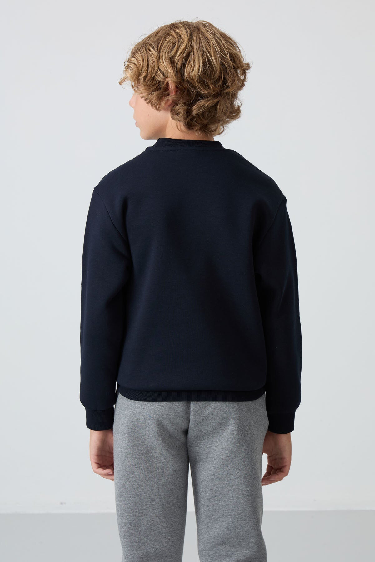 Lacivert Pamuklu Kalın İçi Tüylü Yumuşak Dokulu Standart Fit Nakışlı Erkek Çocuk Sweatshirt - 11232