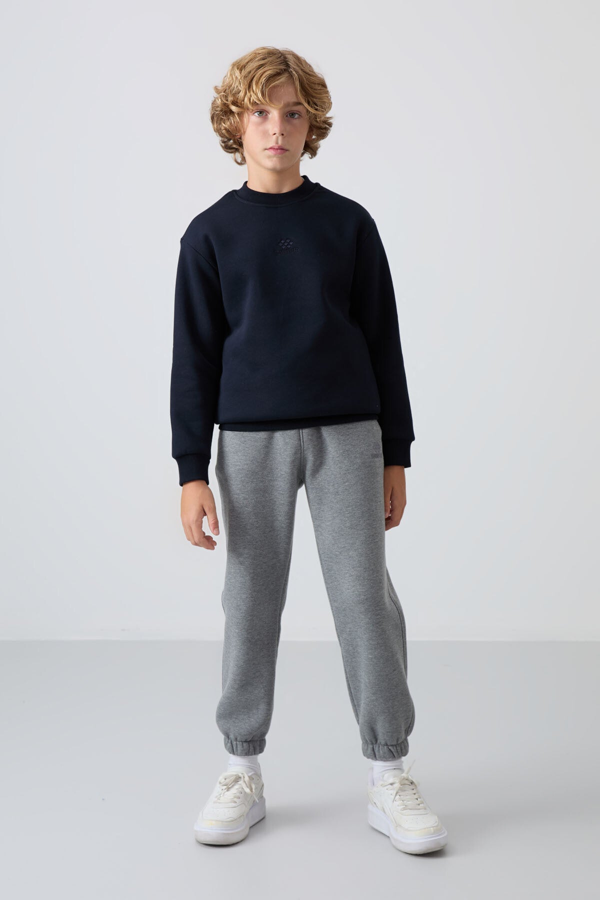 Lacivert Pamuklu Kalın İçi Tüylü Yumuşak Dokulu Standart Fit Nakışlı Erkek Çocuk Sweatshirt - 11232