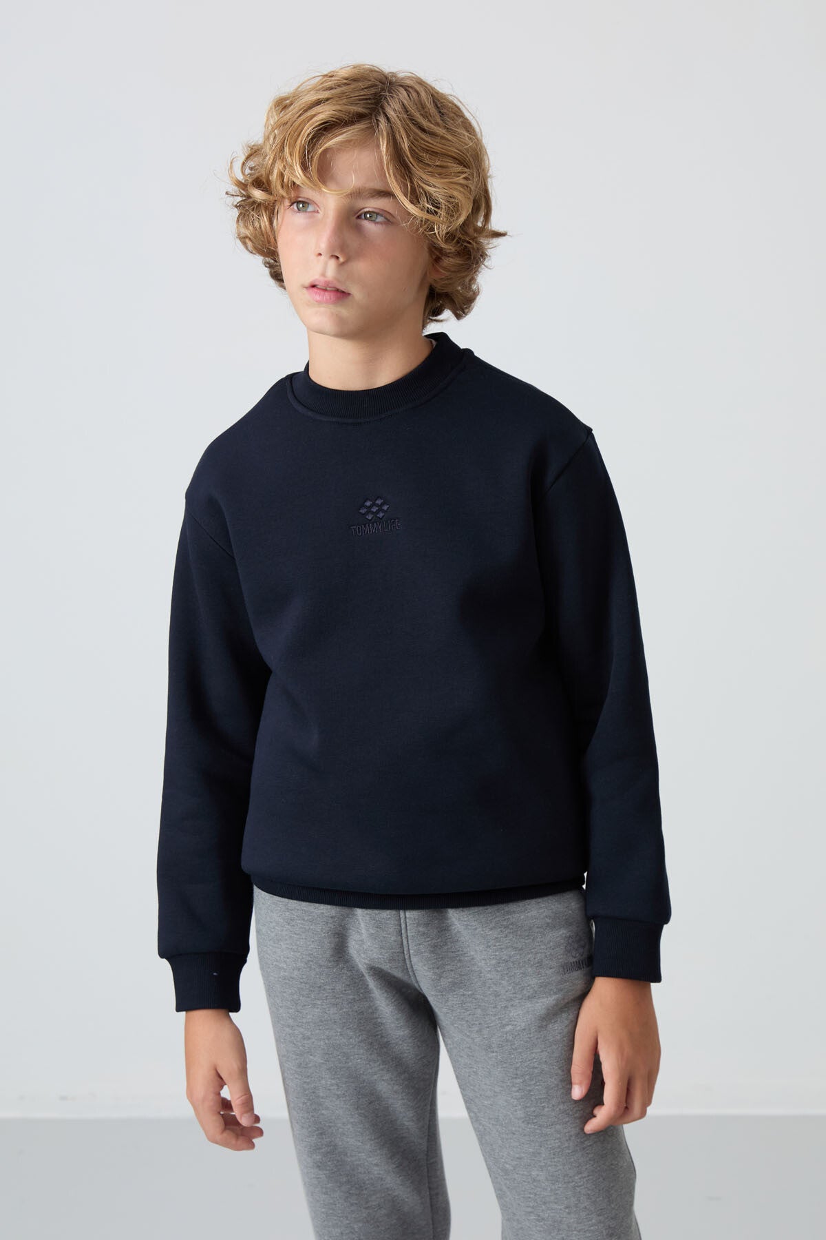 Lacivert Pamuklu Kalın İçi Tüylü Yumuşak Dokulu Standart Fit Nakışlı Erkek Çocuk Sweatshirt - 11232