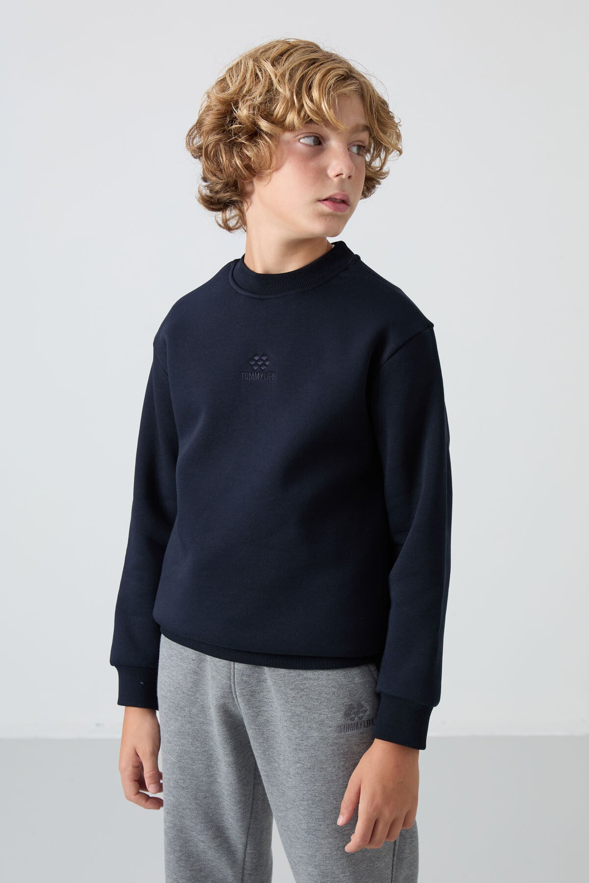 Lacivert Pamuklu Kalın İçi Tüylü Yumuşak Dokulu Standart Fit Nakışlı Erkek Çocuk Sweatshirt - 11232