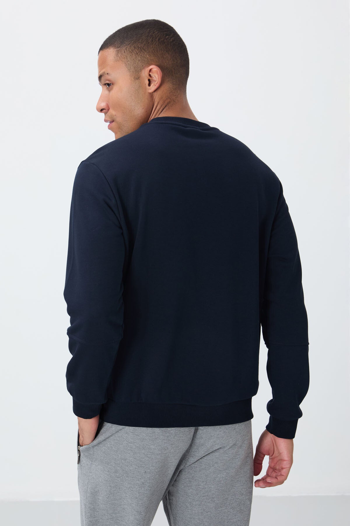 Lacivert Kompakt Pamuklu Kalın Pürüzsüz Dokulu O Yaka Standart Fit Erkek Sweatshirt -88405