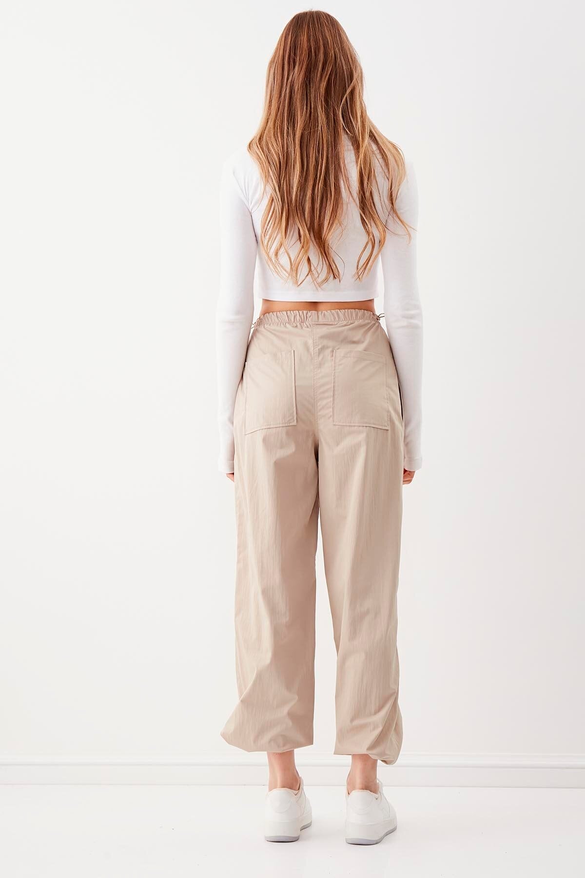 Lastik Detaylı Paraşüt Kumaş Pantolon