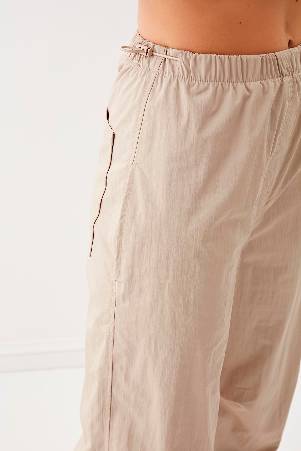 Lastik Detaylı Paraşüt Kumaş Pantolon