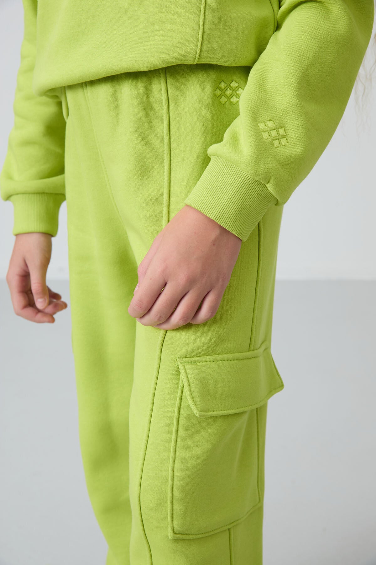Lime Yeşil Pamuklu İçi Tüylü Yumuşak Dokulu Standart Fit Nakışlı Kız Çocuk Eşofman Takım - 75159