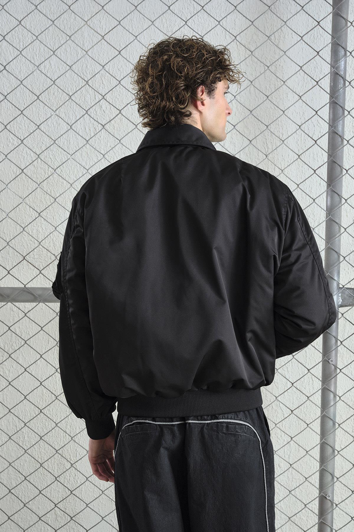 METAL AKSESUARLI SİYAH BOMBER CEKET