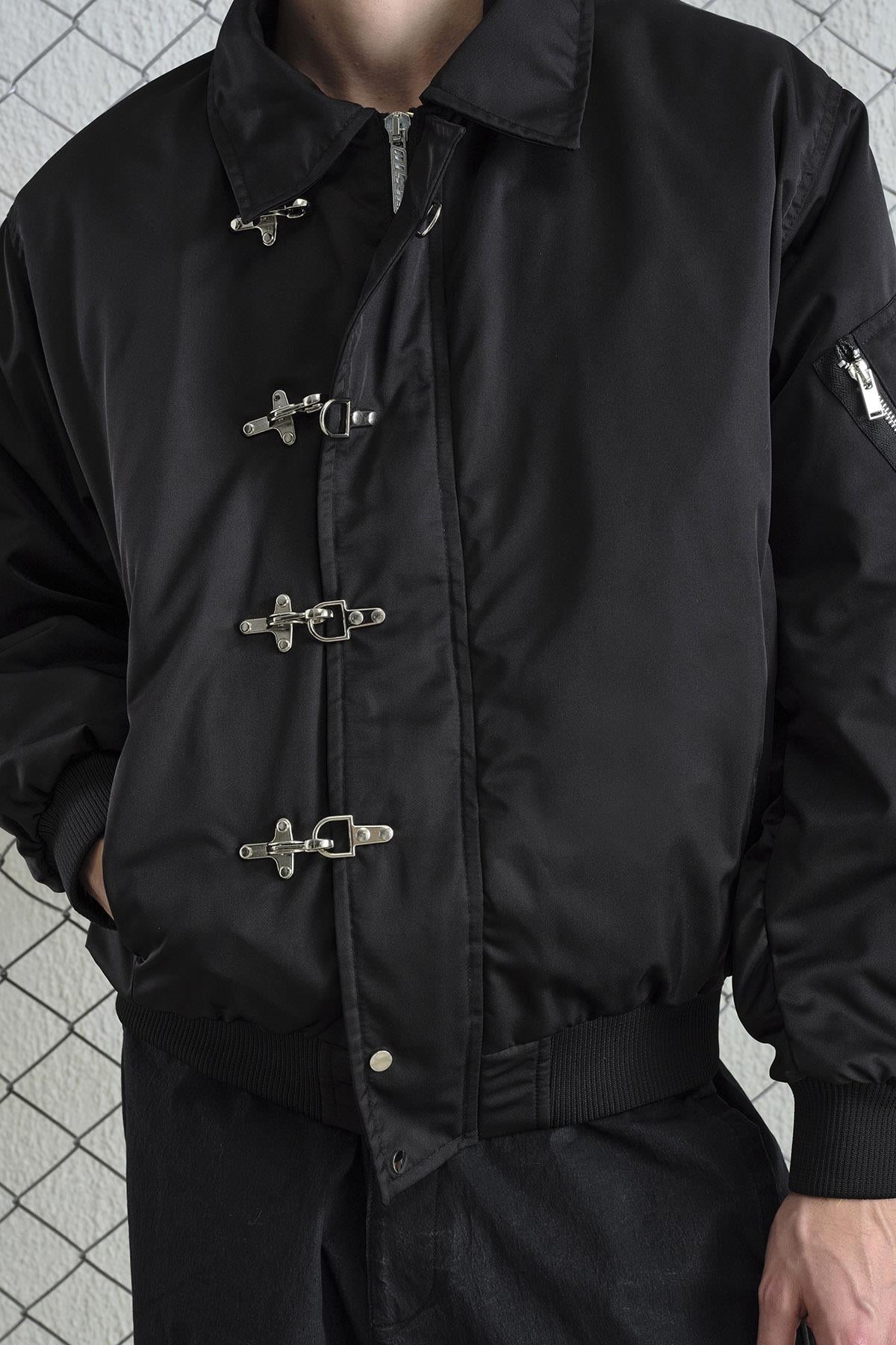 METAL AKSESUARLI SİYAH BOMBER CEKET