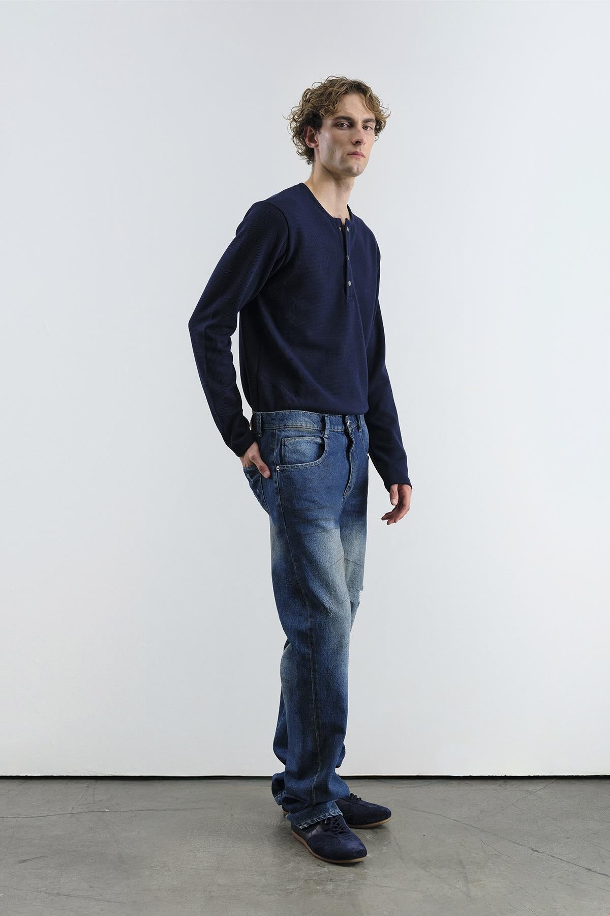 METAL ÇITÇITLI UZUN KOLLU LACİVERT T-SHIRT