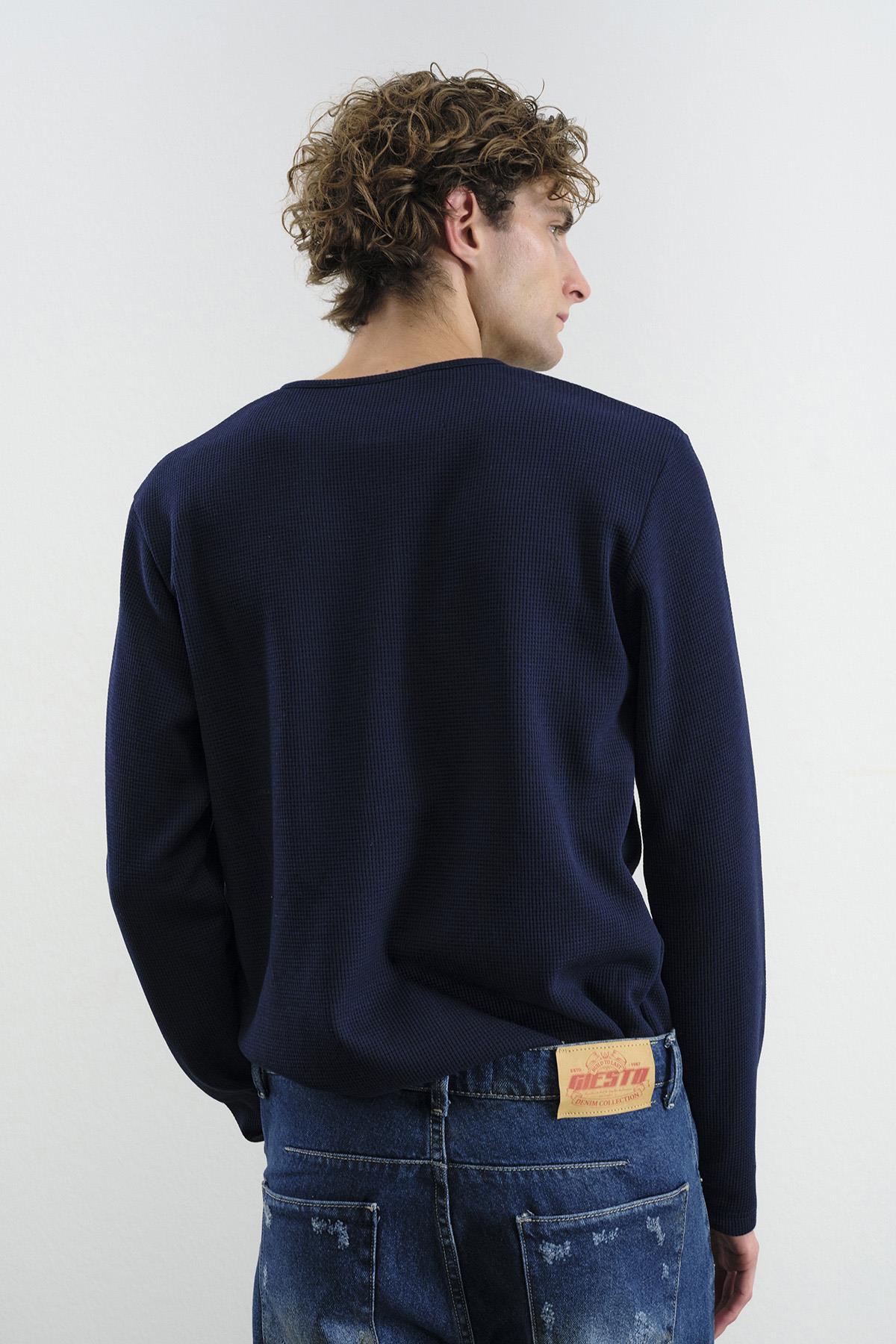 METAL ÇITÇITLI UZUN KOLLU LACİVERT T-SHIRT