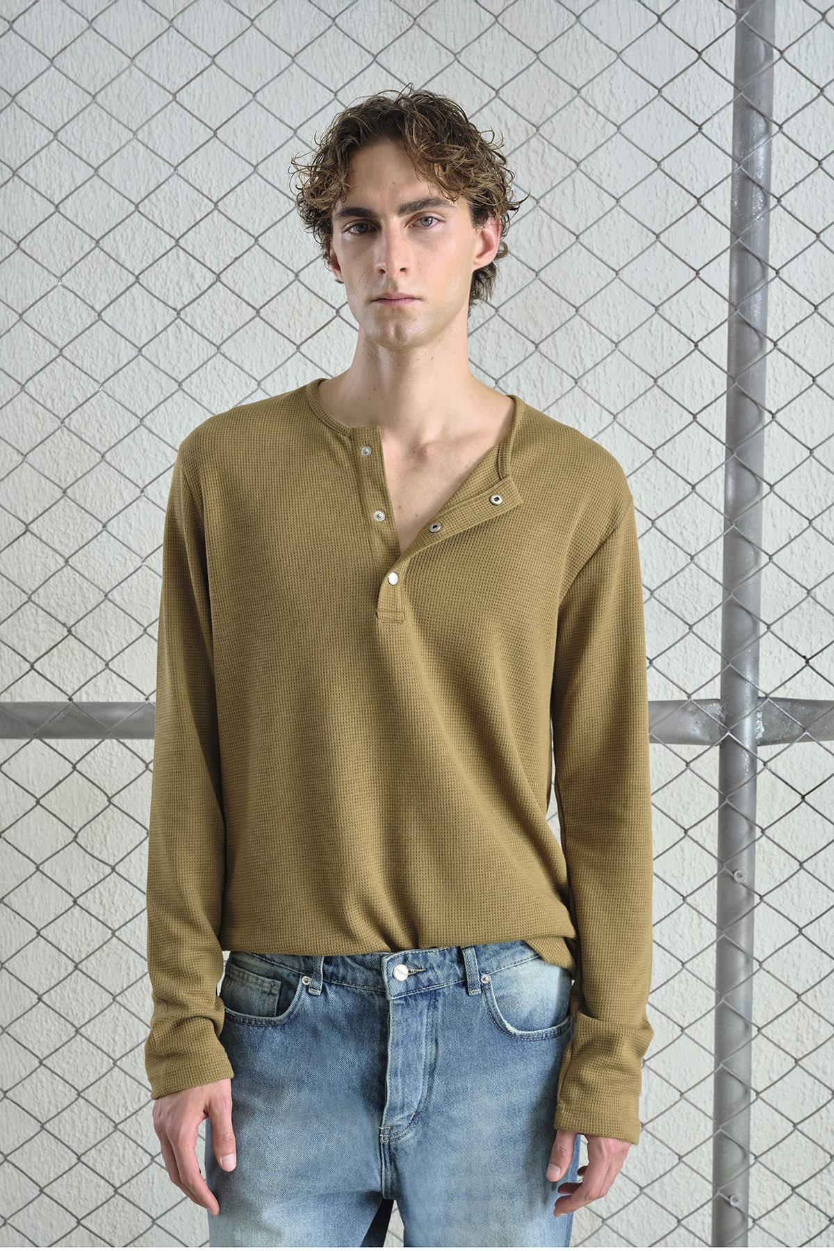 METAL ÇITÇITLI UZUN KOLLU TABA T-SHIRT