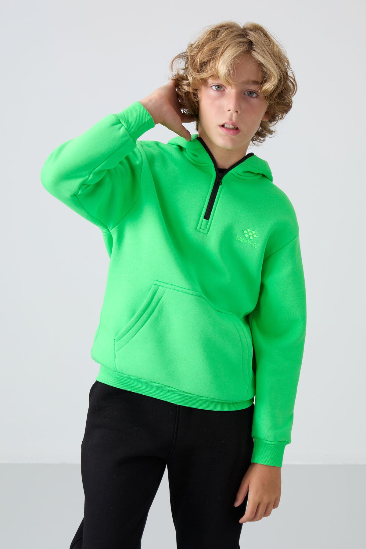Neon Yeşil Pamuklu Kalın İçi Tüylü Yumuşak Dokulu Standart Fit Nakışlı Erkek Çocuk Sweatshirt - 11244