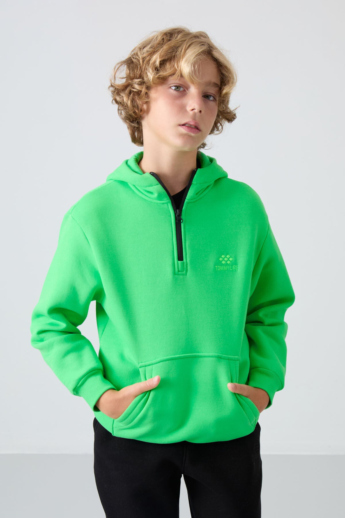 Neon Yeşil Pamuklu Kalın İçi Tüylü Standart Fit Nakışlı Erkek Çocuk Sweatshirt - 11244