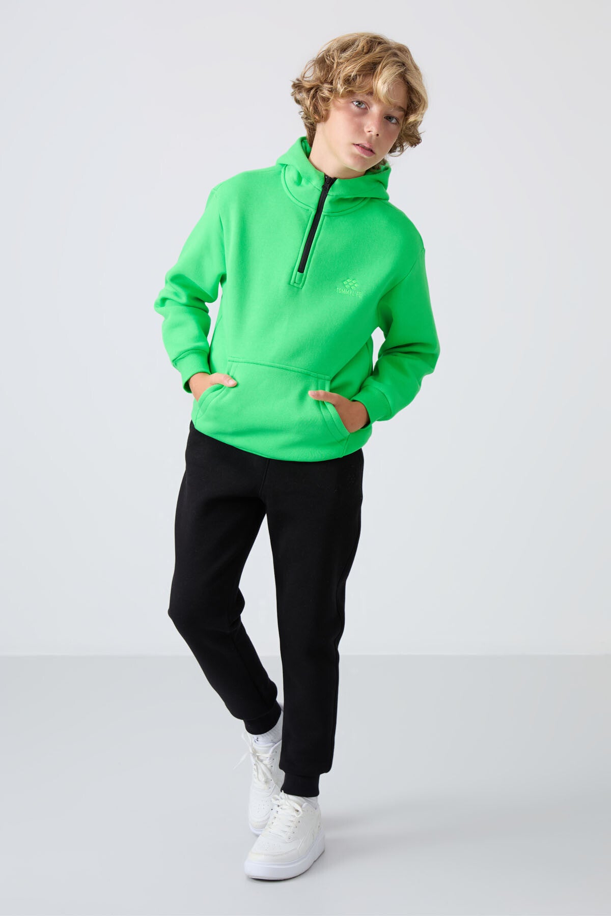 Neon Yeşil Pamuklu Kalın İçi Tüylü Standart Fit Nakışlı Erkek Çocuk Sweatshirt - 11244