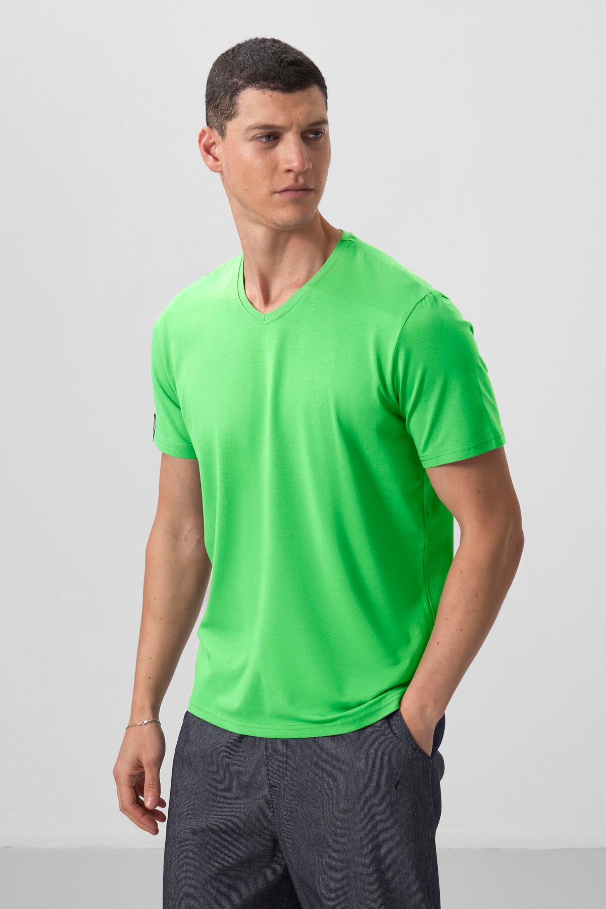 Neon Yeşil Basic Kısa Kol Standart Kalıp V Yaka Erkek T-Shirt - 87912