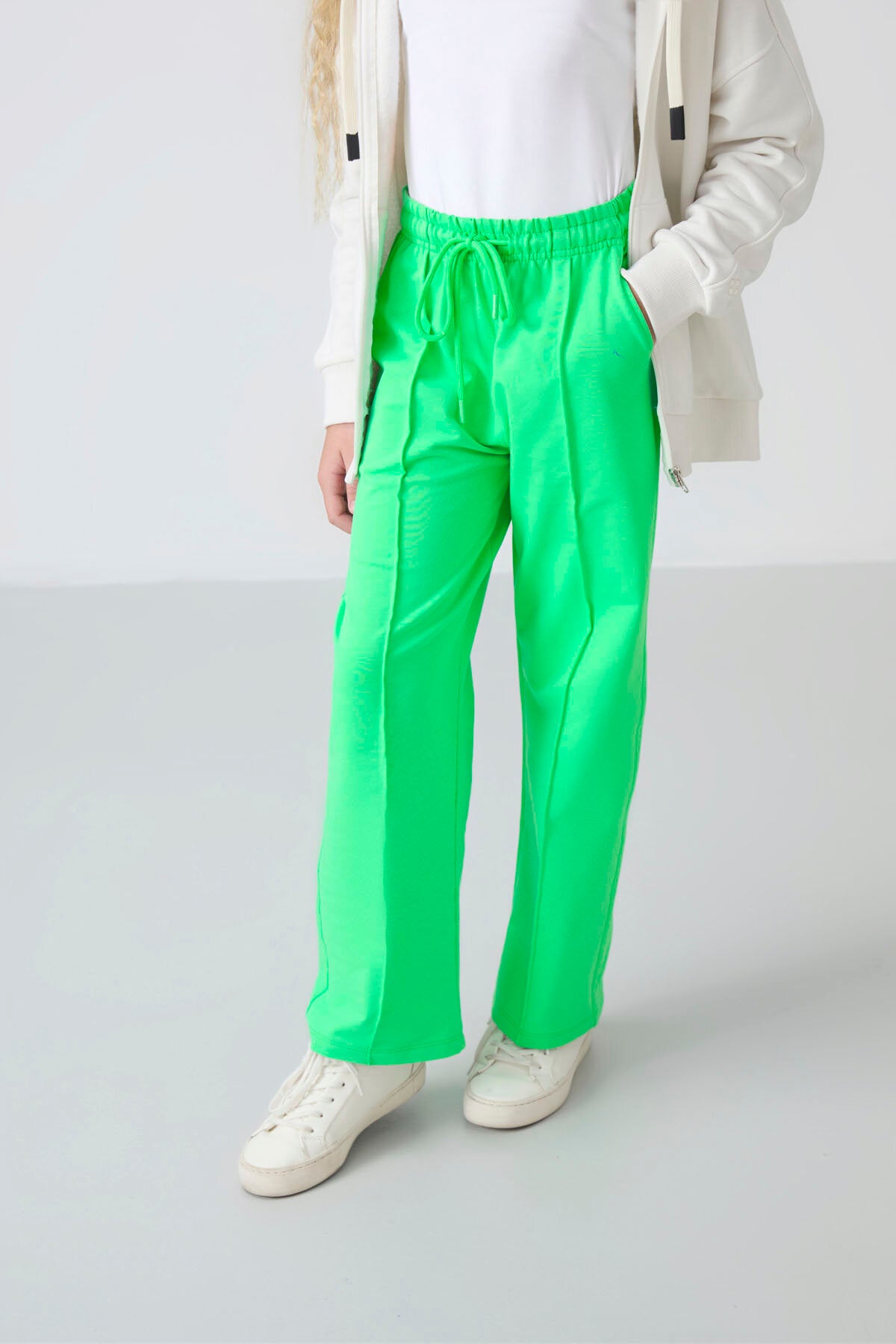 Neon Yeşil Cepli Ön Dikiş Detaylı Geniş Paça Kız Çocuk Eşofman Altı -75144