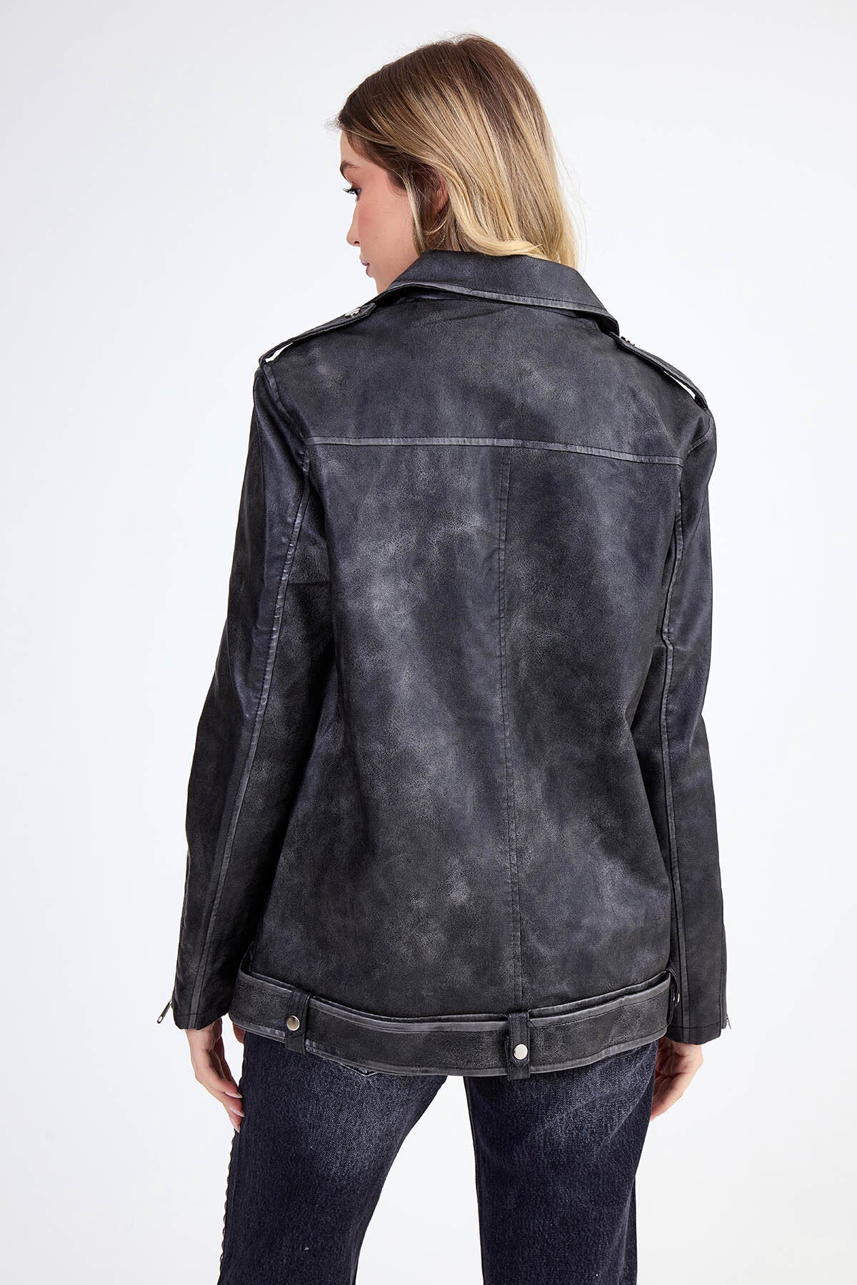 Omuzda Apolet Detaylı Kemerli Suni Deri Ceket