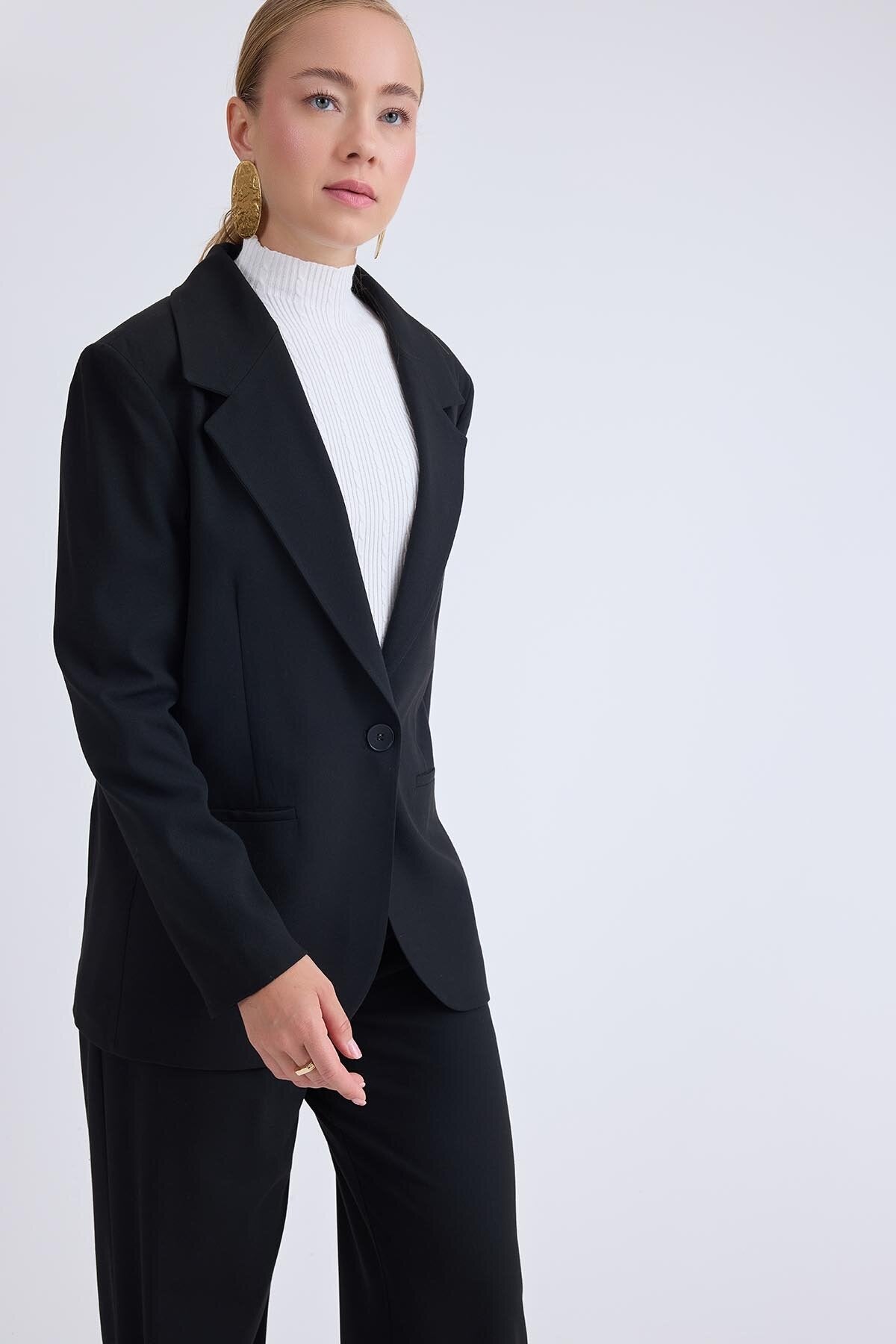 Önden Tek Düğme Kapamalı Blazer Ceket