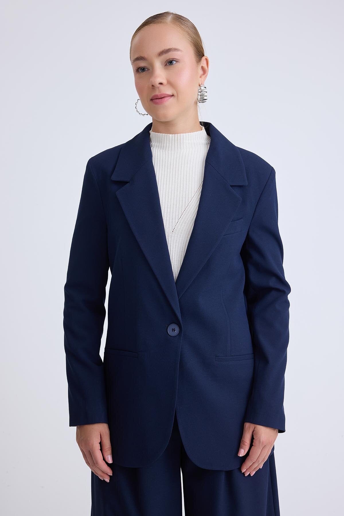 Önden Tek Düğme Kapamalı Blazer Ceket